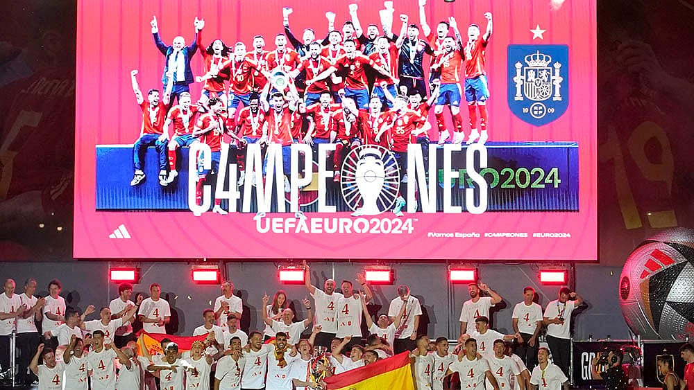 | Photo: AP/Andrea Comas : Euro 2024 winners Spain team Celebrate Victory With Fans